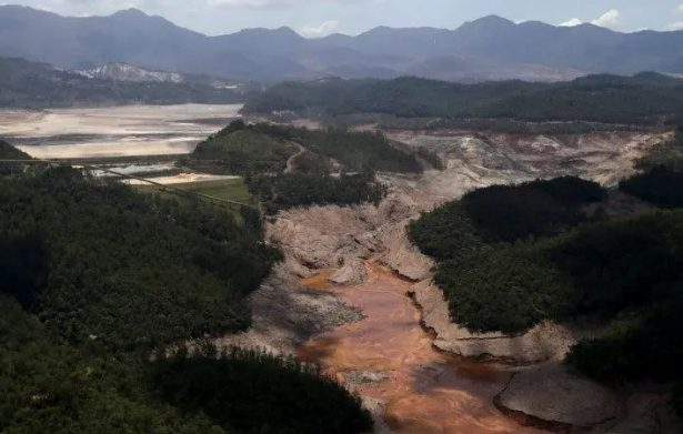 300 mil fam�lias receber�o indeniza��o imediata no acordo da trag�dia de Mariana, diz ministro