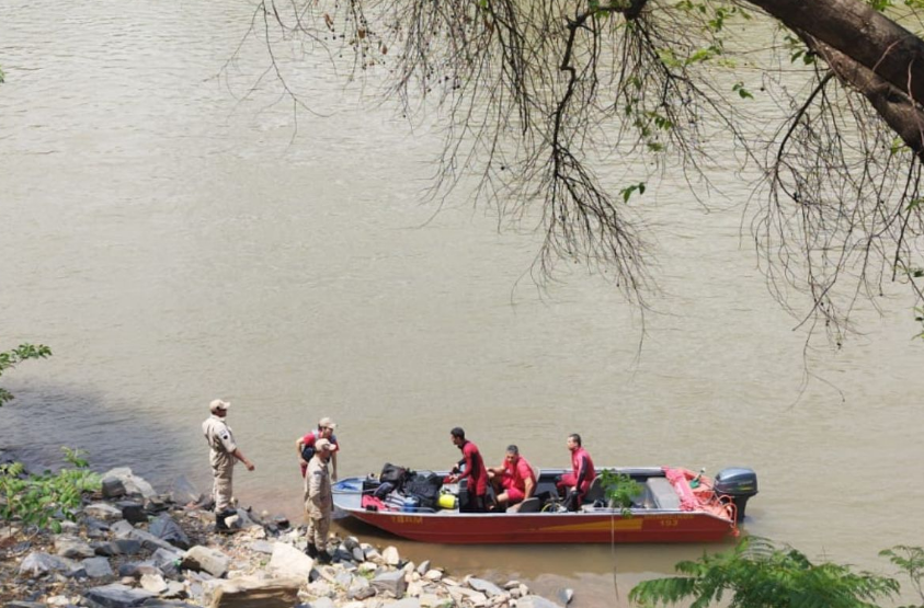 Dois irm�os desaparecem ap�s se afogarem no rio Cuiab� em V�rzea Grande