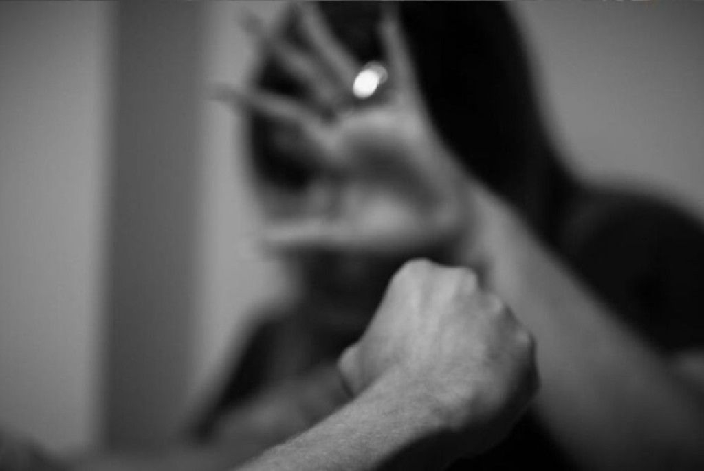 M�dico � preso por empurrar esposa da escada e amea��-la com arma em Cuiab�