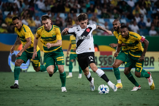 Cuiab� perde para o Vasco e se complica na luta contra o rebaixamento