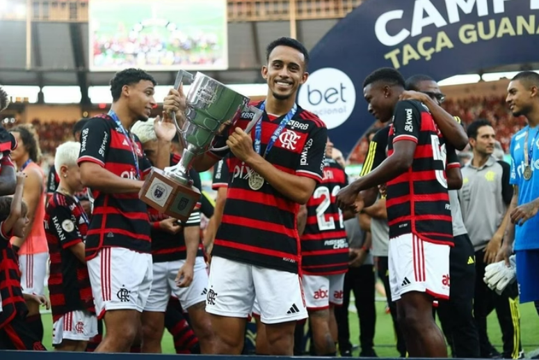Aps flagra no motel, suposta amante detona ex-jogador do Flamengo