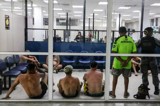 Justi�a converte pris�o de 21 torcedores do Pe�arol em preventiva ap�s confrontos no Rio de Janeiro