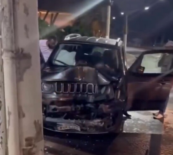 Motorista na contram�o colide em poste e fratura perna em V�rzea Grande