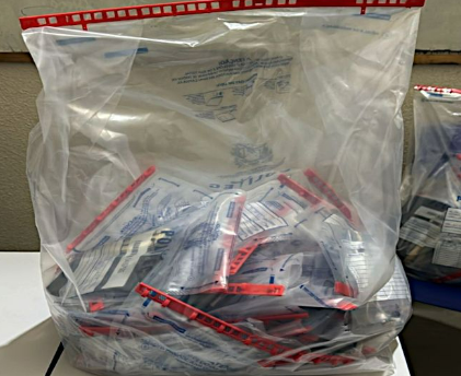 Opera��o em pres�dio de Cuiab� apreende celulares e drogas; atendimentos s�o suspensos