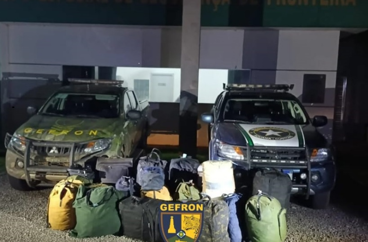 Gefron prende homem com mais de 2 mil pe�as de roupas contrabandeadas da Bol�via