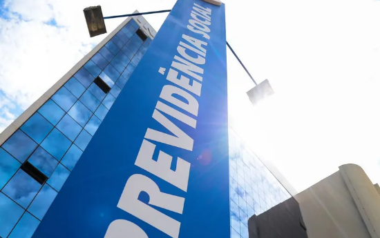 Governo federal prorroga programa de redu��o de filas do INSS at� dezembro de 2024