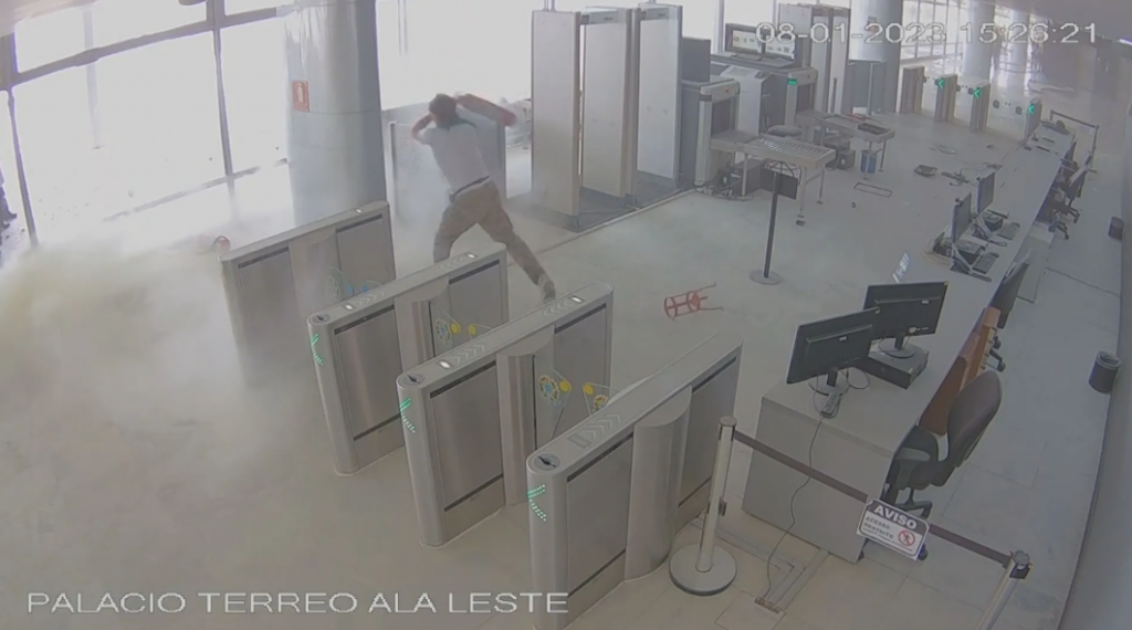 Justi�a da Argentina ordena pris�o de 61 brasileiros condenados por ataques do 8/1