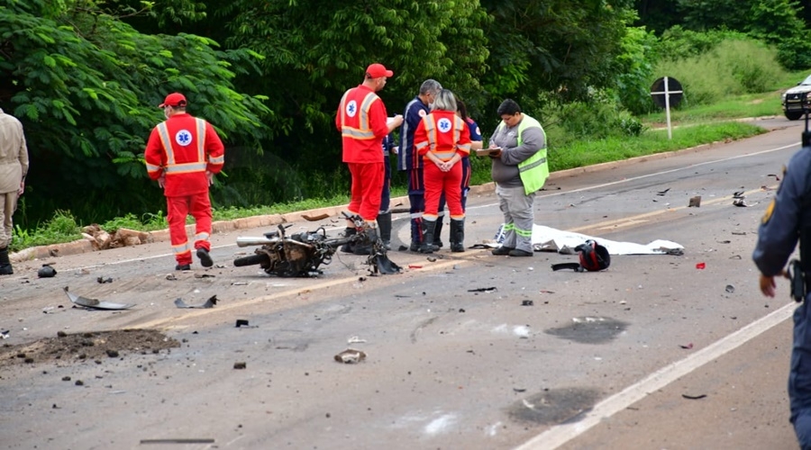 Acidente fatal entre carreta e motocicleta deixa um morto em Rondon�polis