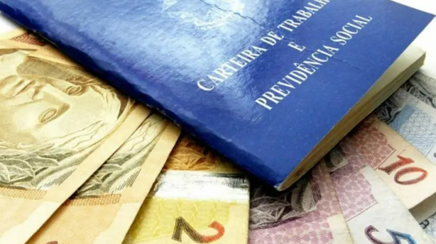 Primeira Parcela do 13 Salrio Deve Ser Paga at Sexta-feira; Valor Injetar R$ 321,4 bi na Economia