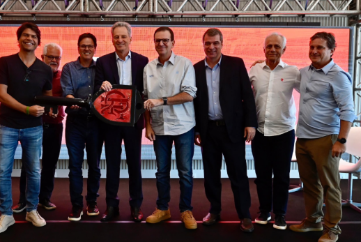 Flamengo e Prefeitura do Rio assinam acordo para constru��o de novo est�dio no Porto Maravilha