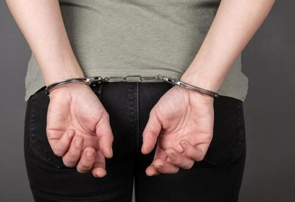 Mulher investigada em tr�s opera��es por tr�fico � presa ao apresentar TCC de Direito