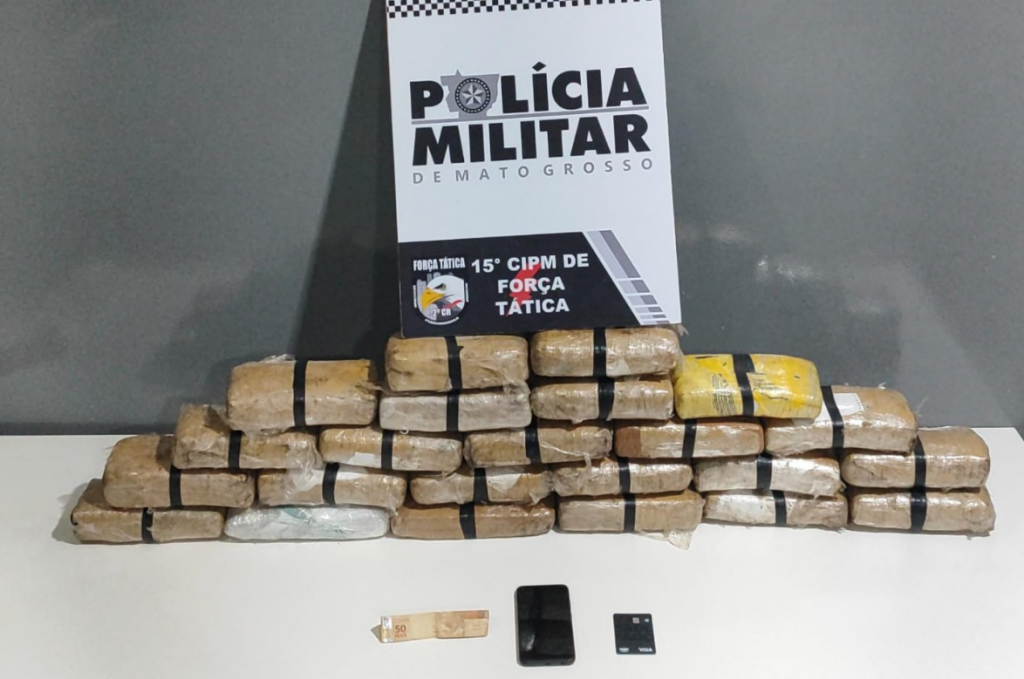 PM prende quadrilha por tr�fico, apreende 23 tabletes e 44 por��es de entorpecentes