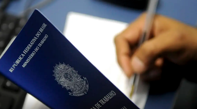 Empregos com carteira assinada e informais batem recordes