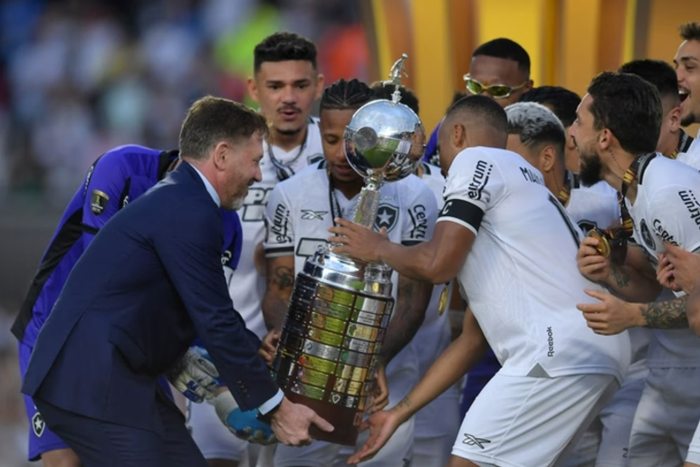 Ttulo da Libertadores garante Botafogo em dois Mundiais de Clubes