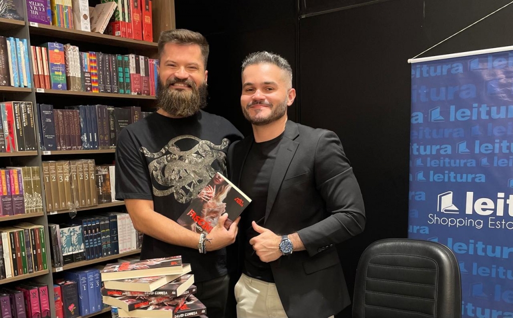 Mato-grossense lan�a livro 