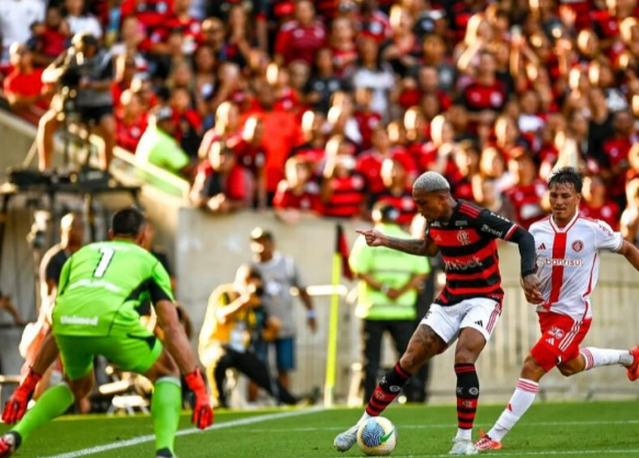 Flamengo interrompe sequ�ncia invicta do Internacional e afasta Colorado do t�tulo