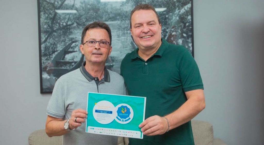 Max Russi recebe certificado de parceiro do Selo Unicef
