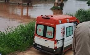 Mulher sofre ferimentos ap�s pular de ponte na BR-364 em Rondon�polis