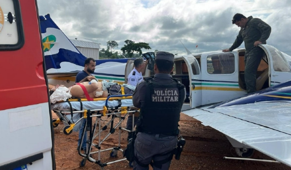 Sargento da PM � baleado durante opera��o de apreens�o de madeira em Colniza