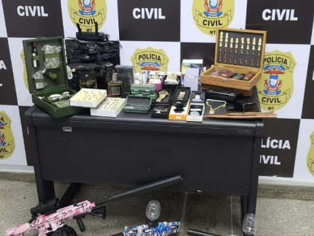 Suspeito de furtos em estabelecimentos comerciais � Preso em �gua Boa