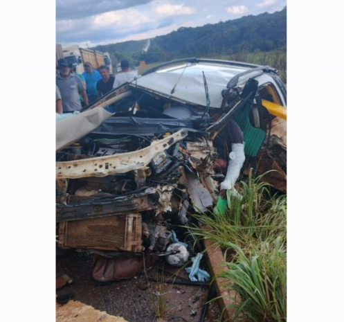 Acidente entre carro e carreta deixa 5 feridos na BR-364