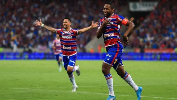 Fortaleza vence o Corinthians na estreia de Mano, vai � final da Sul-Americana pela 1� vez e faz hist�ria