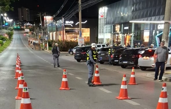 Duas a��es da Opera��o Lei Seca prendem oito condutores embriagados na madrugada desta quinta-feira (12)
