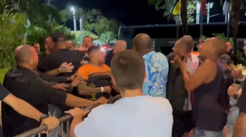 Hotel do Corinthians tem confus�o e xingamentos a Duilio ap�s derrota em Fortaleza