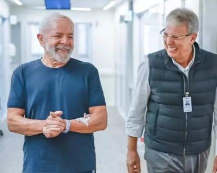 Lula aparece caminhando em hospital ap�s deixar UTI em S�o Paulo