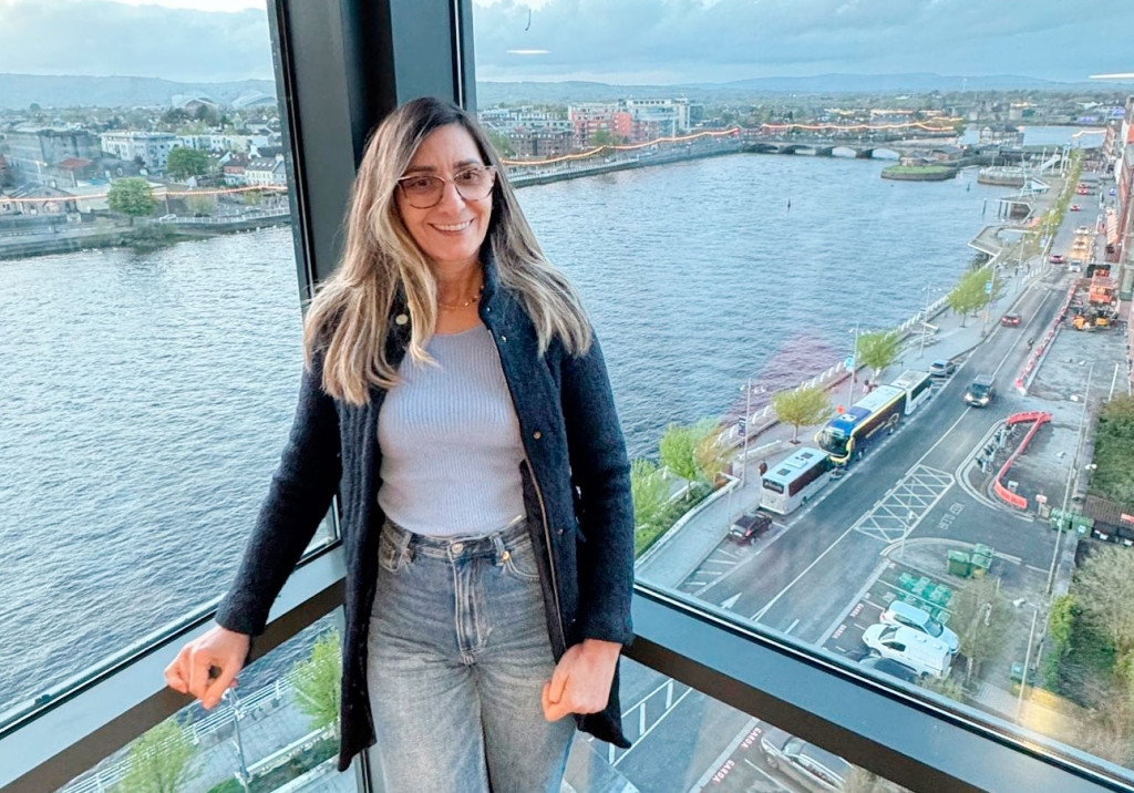 Cuiabana � Barrada em Aeroporto Franc�s e Fam�lia Denuncia Descaso