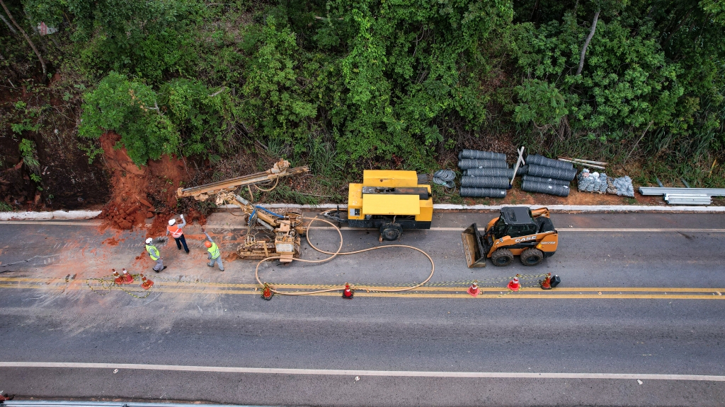 Tr�nsito no Port�o do Inferno funcionar� no sistema de pare e siga at� segunda-feira (23)
