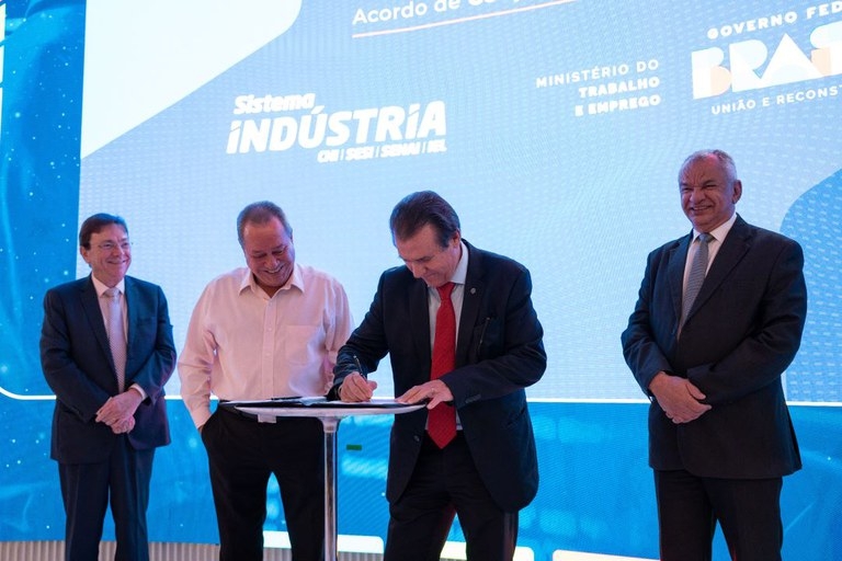 Governo, CNI e Senai assinam acordo para oferecer 200 mil vagas em cursos gratuitos de qualifica��o profissional