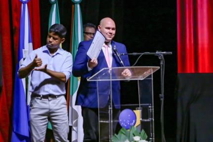 Abilio utiliza discurso de diplomao para reclamar com presidente do TRE