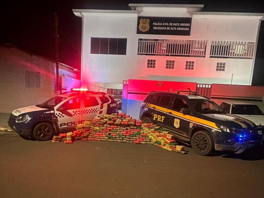Pol�cia Militar e PRF apreendem 212 quilos de supermaconha em Alto Araguaia