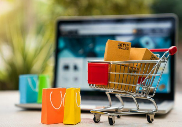 Pesquisa revela que 60% dos brasileiros fazem compras por impulso na internet