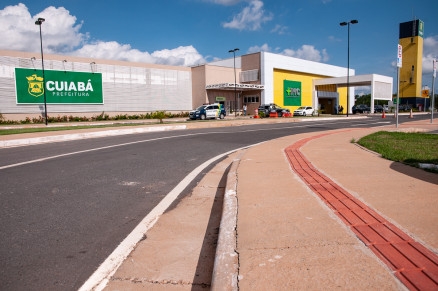 M�dicos em Cuiab� est�o sem receber h� mais de 100 dias, agrava crise na sa�de