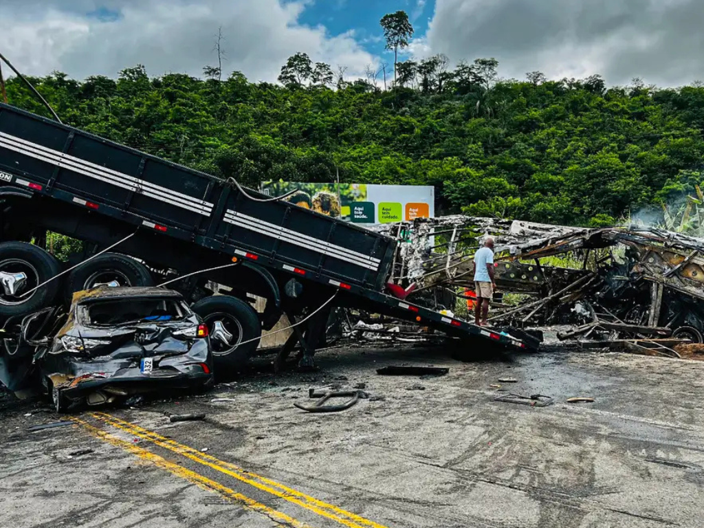 Acidente em rodovia deixa 22 mortos em Minas Gerais