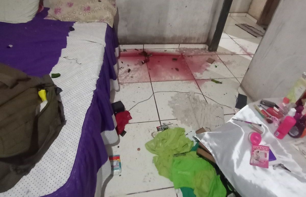 Mulher alega que marido no a ama e promove quebradeira em sua residncia em Dom Aquino