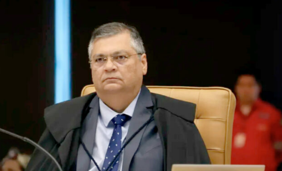 Dino suspende pagamento de R$ 4,2 bi em emendas e determina investigao da PF