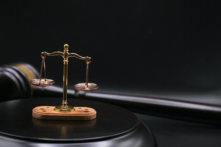 Pai � condenado a 70 anos de pris�o por abusar da filha adolescente