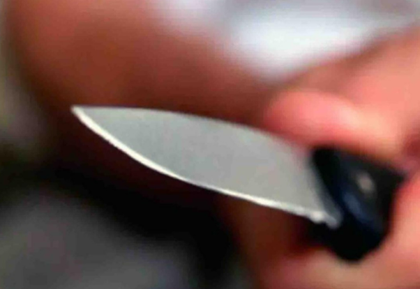 Filho tenta matar pai de 86 anos com facada na nuca em Cuiab�