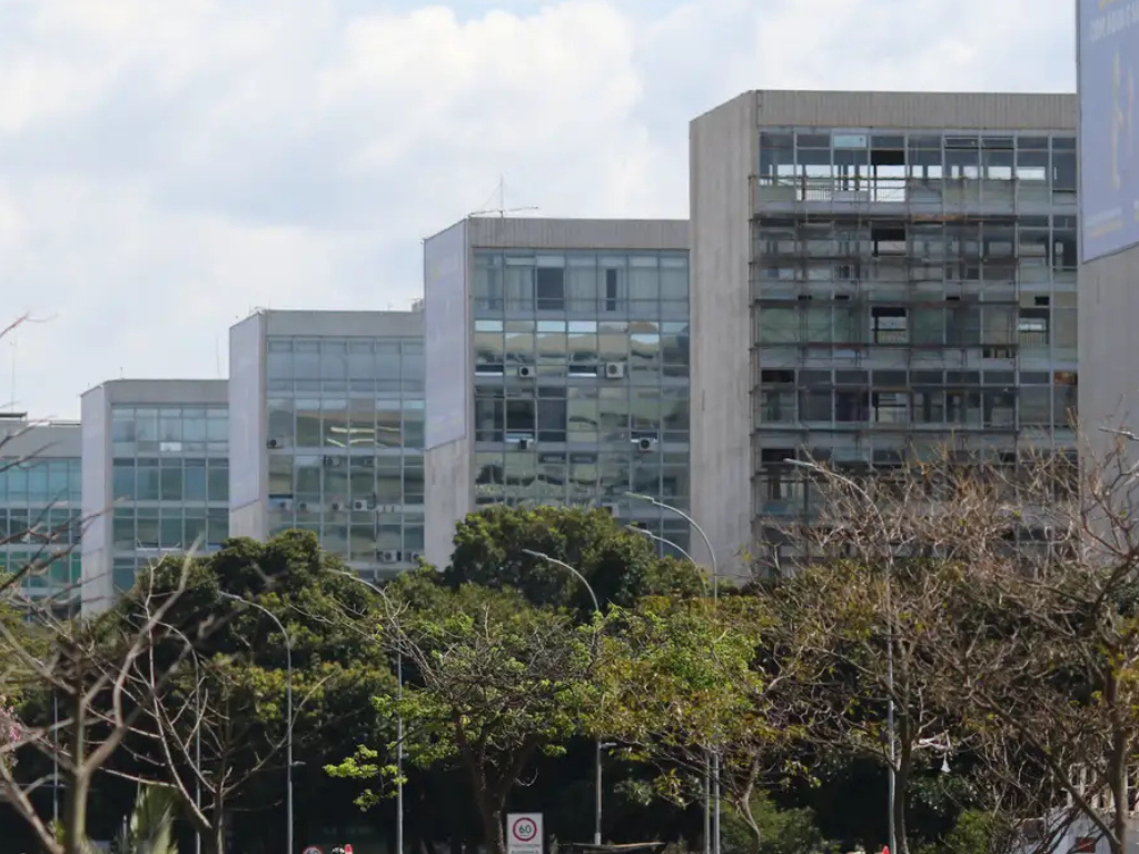 D�ficit de contas p�blicas cai 80% em novembro se comparado com 2023