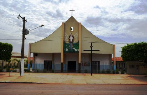 Homem � encontrado morto em frente � igreja em Rondon�polis