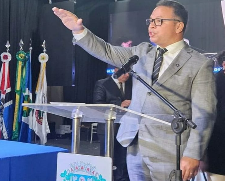 Cl�udio Ferreira assume o cargo de prefeito de Rondon�polis e promete mudan�as na gest�o