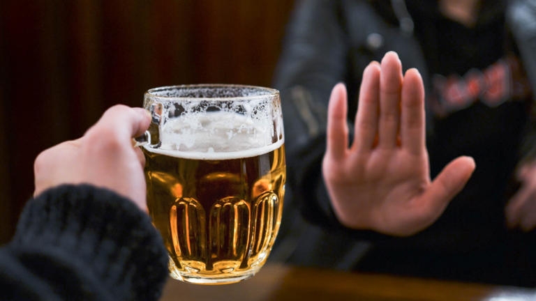 Ficar um ms inteiro sem bebida alcolica? Veja se o desafio do 'Janeiro Seco' vale a pena e dicas para cumprir a meta