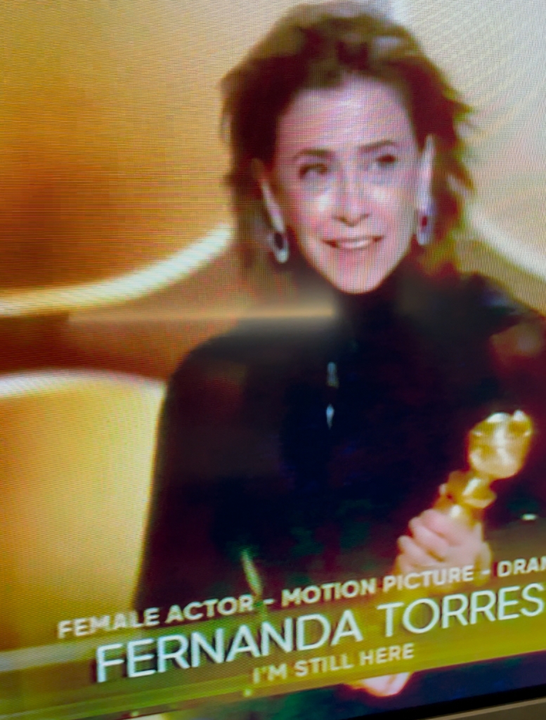 Fernanda Torres faz histria e conquista o Globo de Ouro 2025 de Melhor Atriz