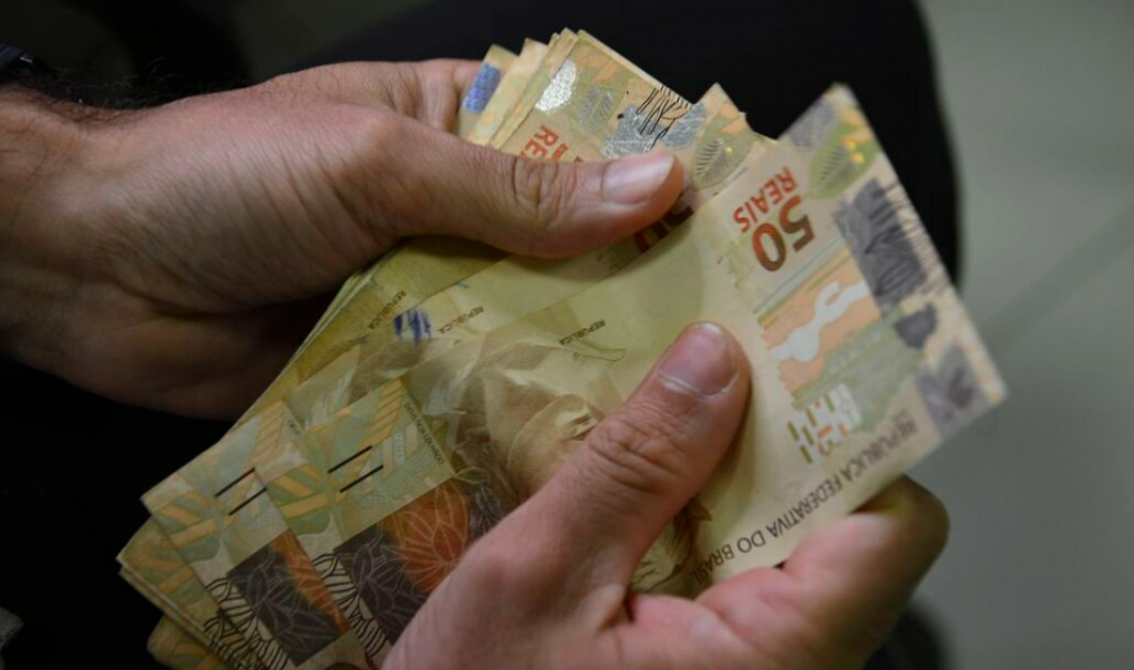 Poupan�a registra retirada l�quida de R$ 15,44 bilh�es em 2024, melhor resultado em quatro anos