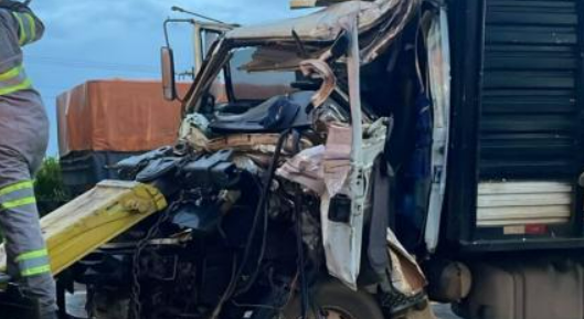 Colis�o entre ve�culos de carga deixa um morto na BR-163, entre Sorriso e Vera