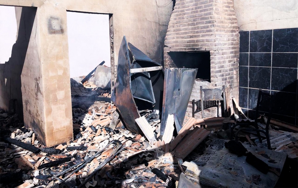 Celular causa inc�ndio e resid�ncia fica destru�da