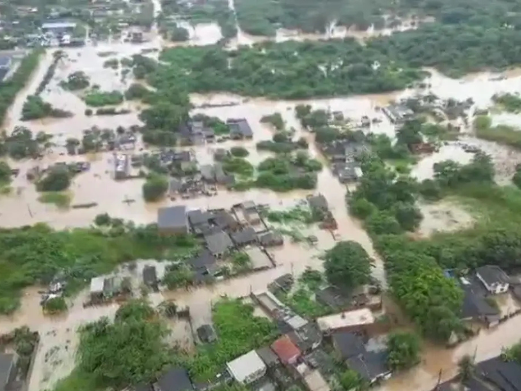 Chega a 300 n�mero de desabrigados em munic�pio paulista